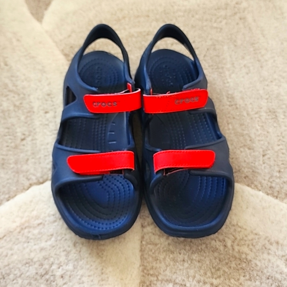 Cross sandals size 3